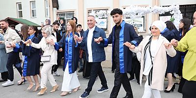 Sultangazi Belediyesi Gençlerin Mezuniyet Mutluluğuna Ortak Oluyor