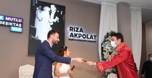 Başkan Akpolat, Anıl ve Sevda’nın mutlu gününde yalnız bırakmadı