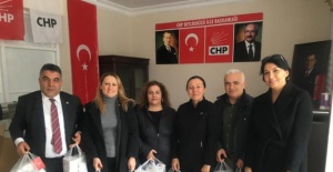 Regaib Kandili dolayısıyla CHP Beylikdüzü ilçe Başkanlığı vatandaşlara kandil simidi dağıttı.
