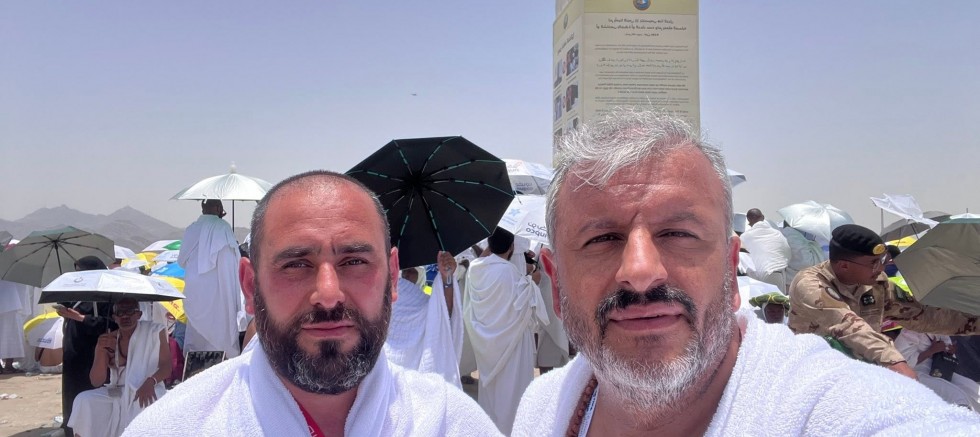 Adıyaman Dernekler Federasyonu Başkanı Hüseyin Sevinçtekin’den Hac Yolculuğunda Anlamlı Buluşma