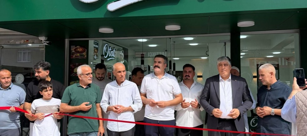 Ahmet Salmış, Gaziosmanpaşa’da OTAT Çiğ Köfte İşletmesinin Açılışını Gerçekleştirdi