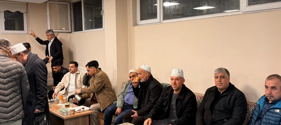 Ahmet Salmış, Teravih Namazı Sonrası Muhammet Yusuf Koç’un Ailesine Taziyede Bulundu