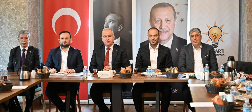 AK Parti Gaziosmanpaşa İlçe Başkanı İsmail Ergüneş Mahalle Muhtarlarıyla Bir Araya Geldi