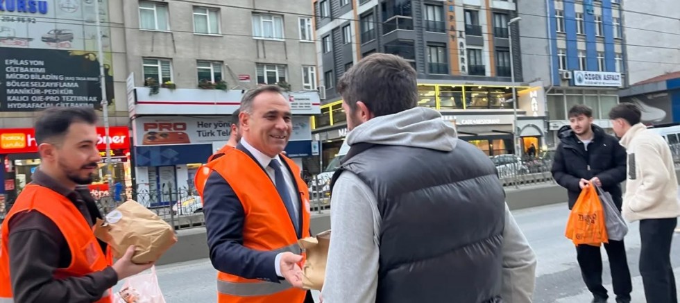 AK Parti Sultangazi’den “İftara 5 Kala” Programı: Gönüllere Dokunan İkram
