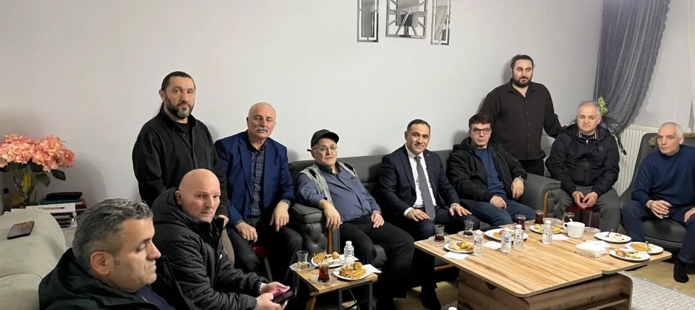 AK Parti Sultangazi İlçe Başkanı İmdat Kamacı, Ramazan Bereketini Komşularla Paylaştı