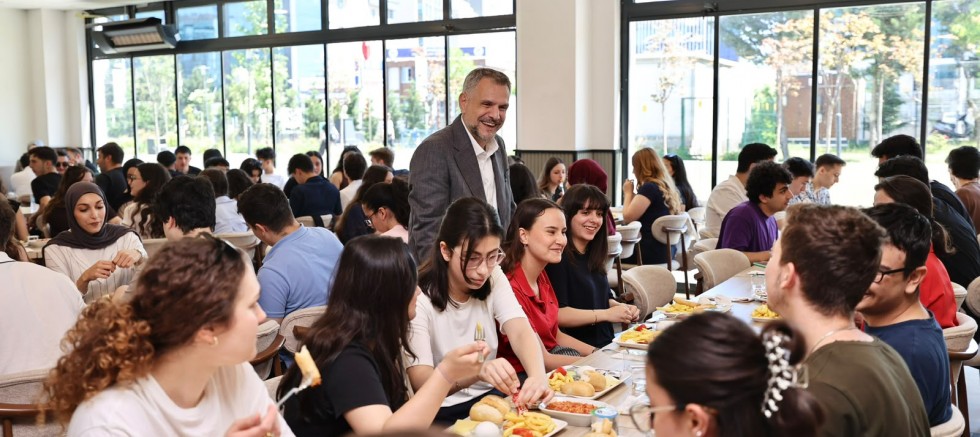 Akın’dan YKS öncesi öğrencilere moral kahvaltısı