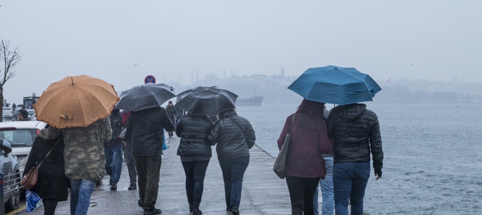 AKOM’DAN YAĞIŞ UYARISI ÖNÜMÜZDEKİ 3 SAAT ETKİLİ OLACAK 