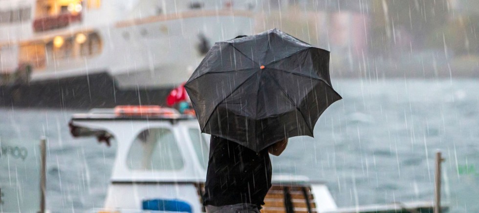 AKOM: İSTANBUL YILBAŞINA SOĞUK VE YAĞIŞLI HAVAYLA GİRİYOR