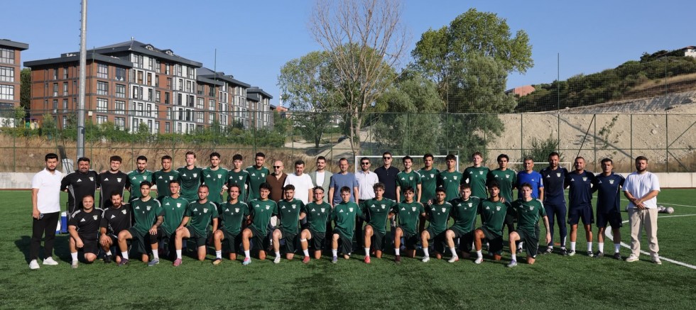 Arnavutköy Belediyespor’da Şampiyon Gençler A Takımda