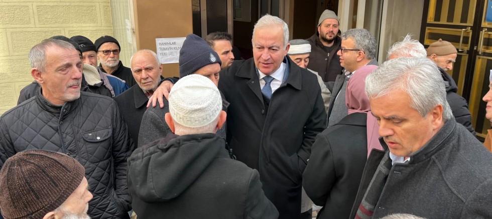 Av. İsmail Ergüneş Kumluçiftlik Camii’nde Vatandaşlarla Buluştu