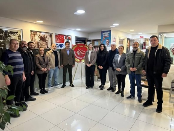  Aysemin Gülmez’den CHP Sultangazi İlçe Başkanlığı’na Ziyaret