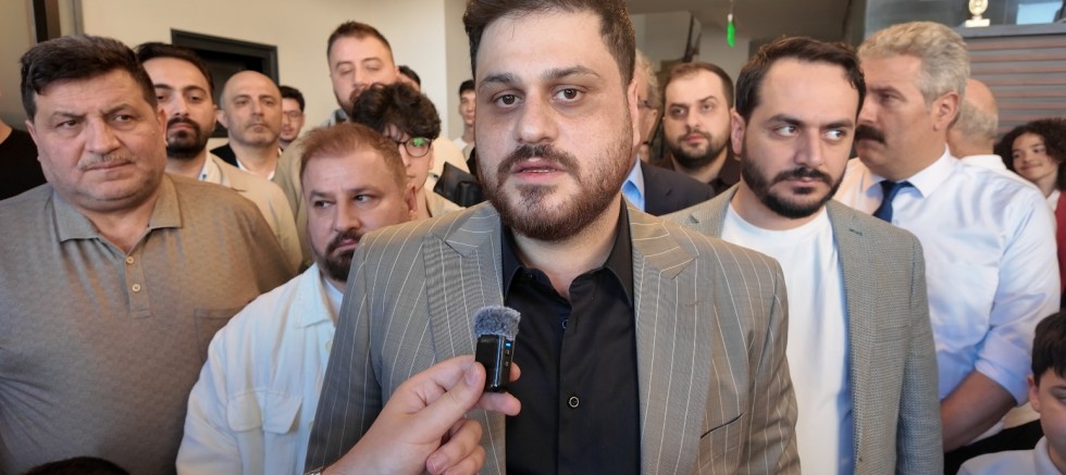 Bağımsız Türkiye Partisi (BTP) Genel Başkanı Hüseyin Baş bayram namazını İstanbul'da kıldı.