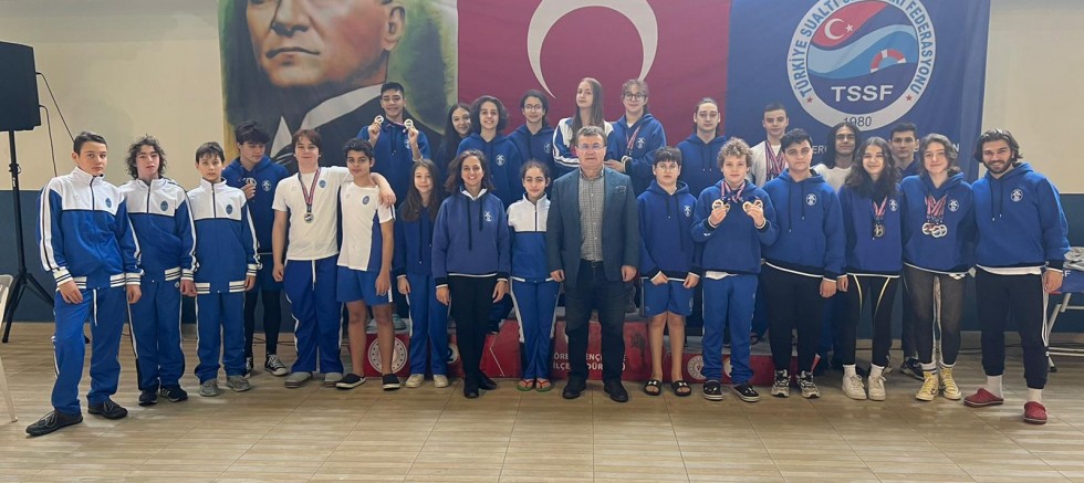 Bakırköy Ataspor Kulübü Sporcuları Başarıdan Başarıya Koşuyor .