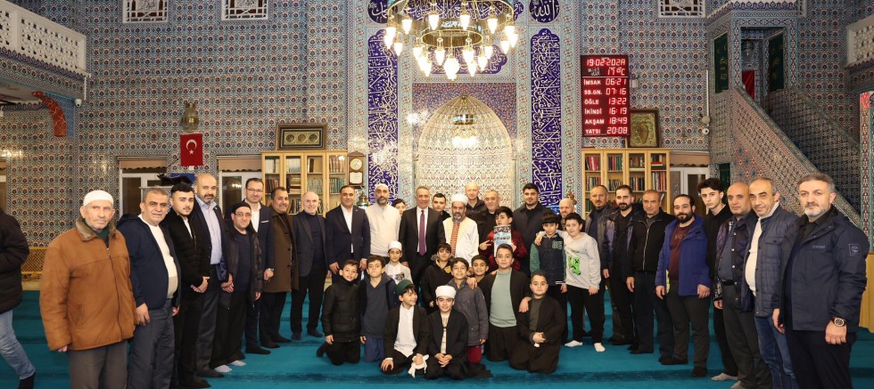 Başkan Abdurrahman Dursun, Teravih Namazında Akşemsettin Camii Cemaatle Buluştu