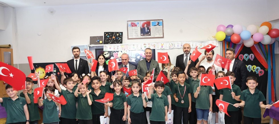 Başkan Dursun Öğrencilerin Karne Heyecanına Ortak Oldu
