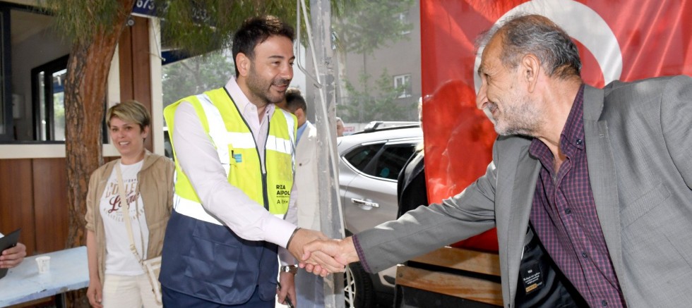 Başkan Rıza Akpolat Ortaköy'de Esnaf Ve Vatandaşlarla Buluştu