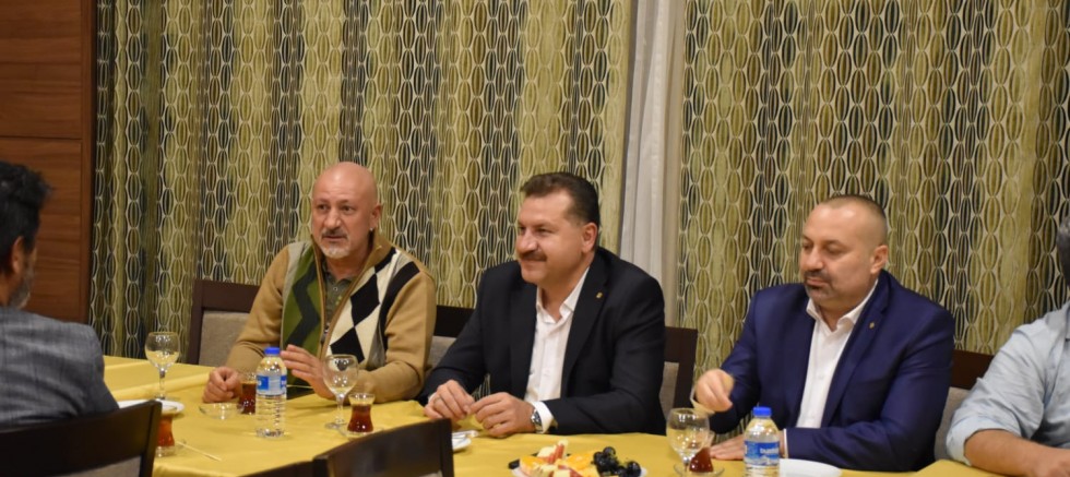 Başkan Yılmaz ve Genel Sekreter Küçükkaptan “İstanbul Medya” üyeleriyle bir araya geldiler..