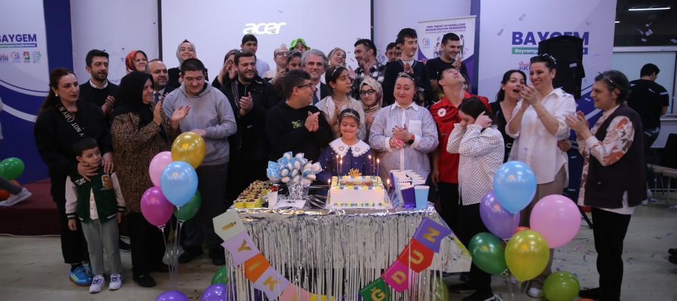 Bayrampaşa’da engel tanımayan doğum günü sevinci