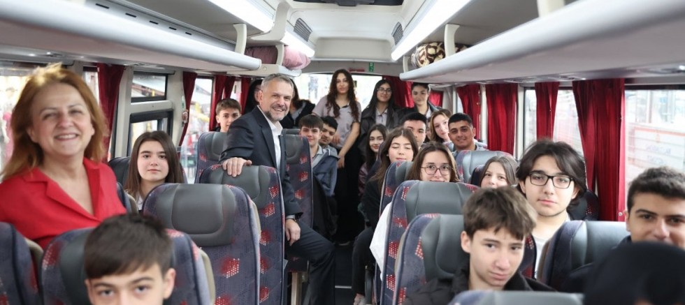 Bayrampaşalı öğrenciler Dolmabahçe Sarayı’nda tarihle buluşuyor