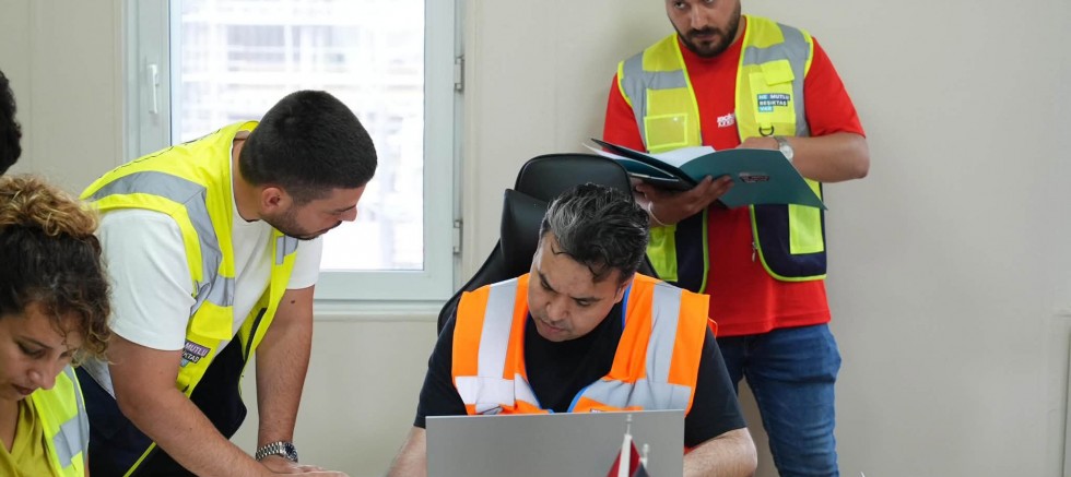 Beşiktaş Belediyesi Yoğun Yağışa Karşı Alarmda: Tüm Ekipler Sahada Çalışmalarını Sürdürüyor