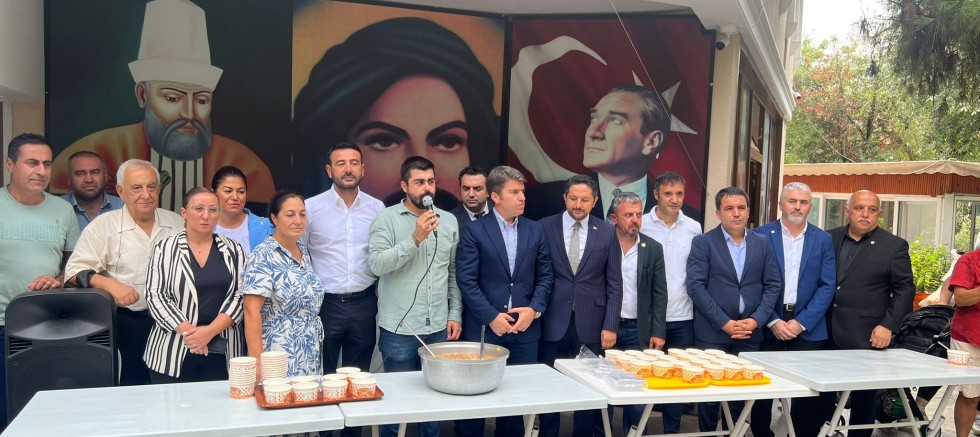 Beşiktaş Cemevi'nde geleneksel aşure lokması pay edildi