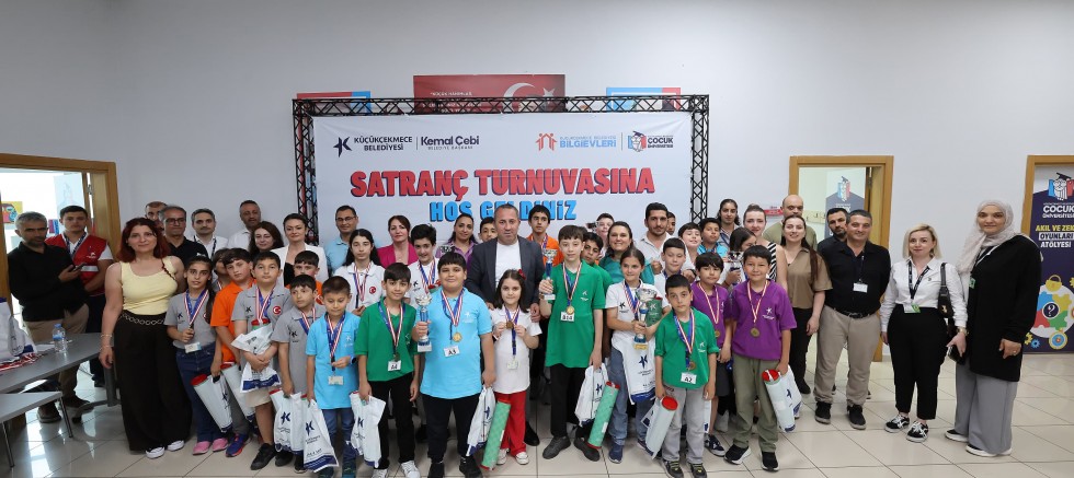 BİLGİ EVLERİ VE ÇOCUK ÜNİVERSİTESİ ÖĞRENCİLERİ, SATRANÇ TURNUVASI’NDA REKABET ETTİ