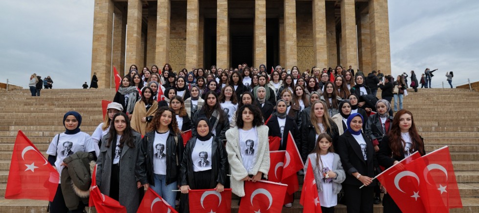 BİNLERCE KIZ ÖĞRENCİNİN GELECEĞİ AYDINLANIYOR