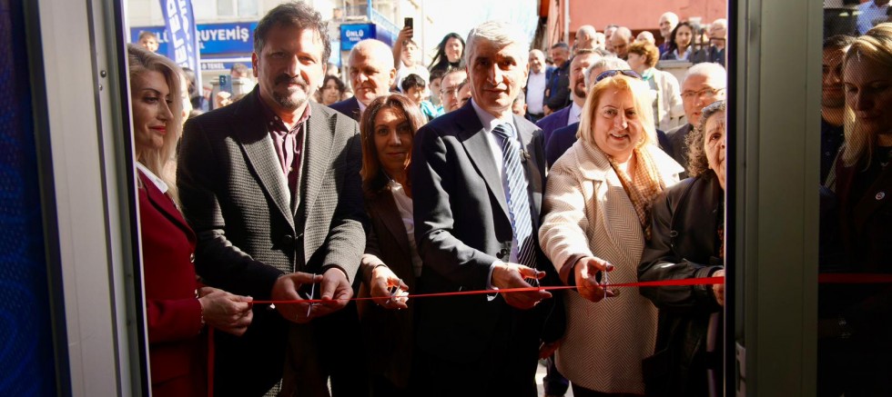 BİR KÜTÜPHANEDEN FAZLASI: GÜLSEVİN BUKET DEĞİRMENCİ GENÇLİK KÜTÜPHANESİ AÇILDI