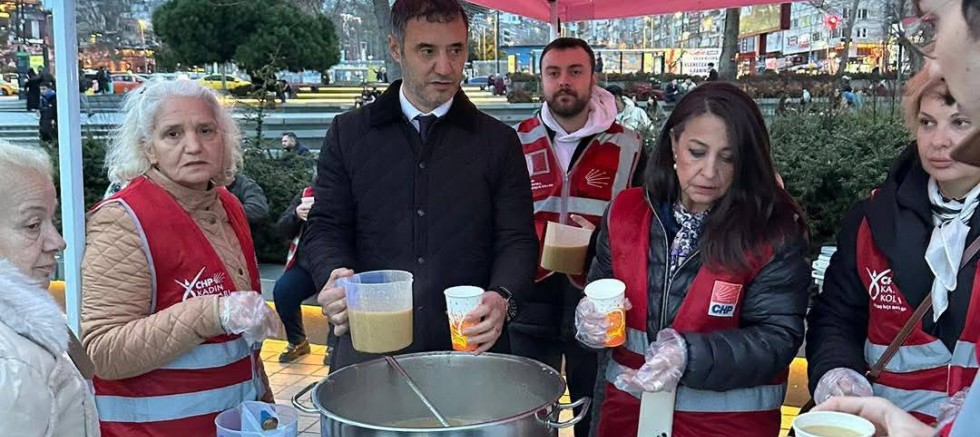 CHP Beşiktaş İlçe Başkanı Mehmet Arslan’dan Barbaros Meydanı’nda İftar Dayanışması