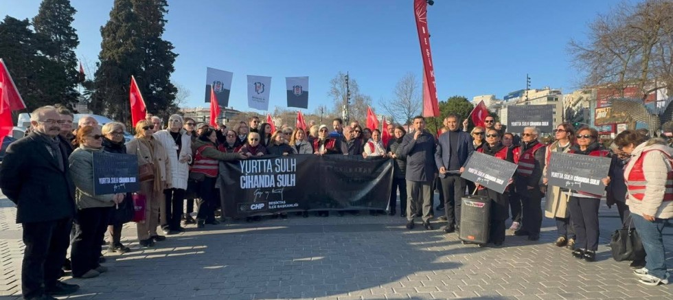 CHP Beşiktaş İlçe Başkanlığı’ndan Barbaros Meydanı’nda Barış Çağrısı