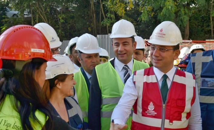 Ekrem İmamoğlu, Başkan Akpolat ile Kabataş-Mahmutbey Metro Hattı tünel tamamlanma törenine katıldı.