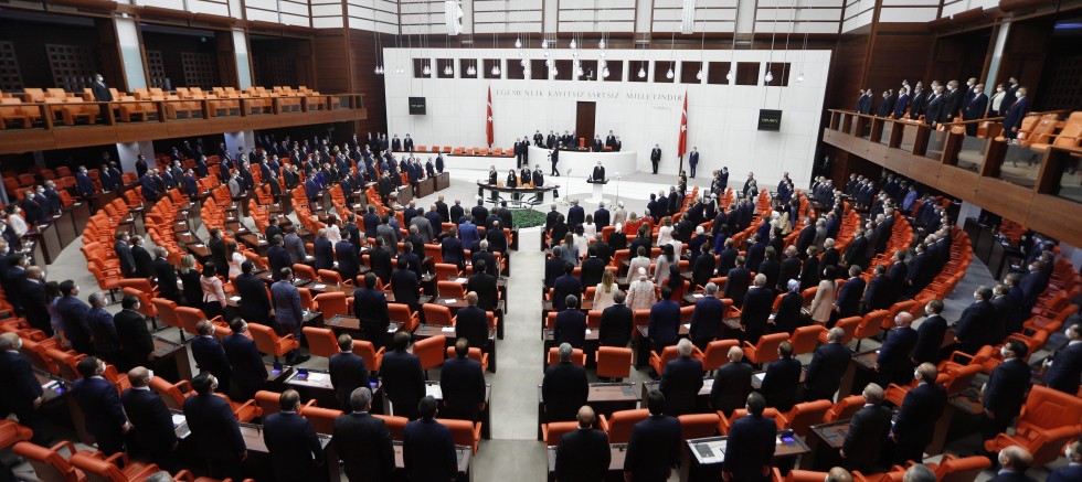 En düşük emekli maaşı ve geçici işçilere kadro düzenlemesini içeren kanun teklifi TBMM'de