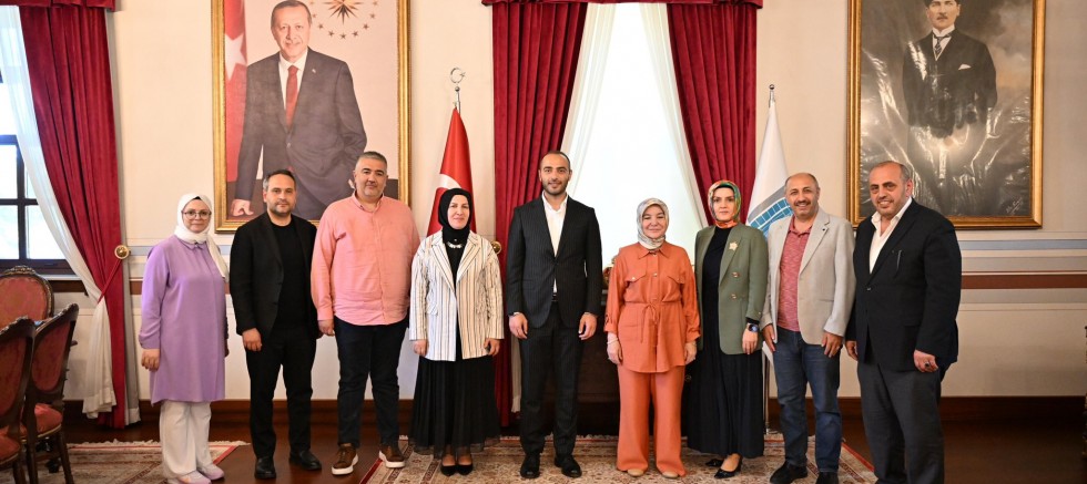  Eray Karadeniz’den Darülaceze Ziyareti: “Büyüklerimizin Hayır Duaları Bizim İçin Çok Kıymetli”