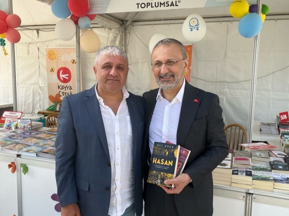 EYÜPSULTAN KİTAP FUARI, KİTAP TUTKUNLARINI BULUŞTURMAYA DEVAM EDİYOR