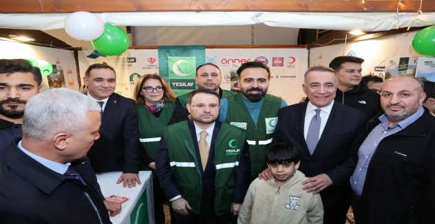 Adalet Bakanı Akın Gürlek, Sultangazi’de Yeşilay Standını Ziyaret Etti