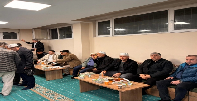Ahmet Salmış, Teravih Namazı Sonrası Muhammet Yusuf Koç’un Ailesine Taziyede Bulundu