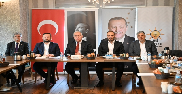 AK Parti Gaziosmanpaşa İlçe Başkanı İsmail Ergüneş Mahalle Muhtarlarıyla Bir Araya Geldi