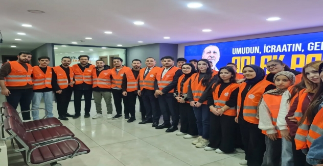 AK Parti Sultangazi’de “İftara 5 Kala” Programı: Başkan İmdat Kamacı Gençlerle Sahada
