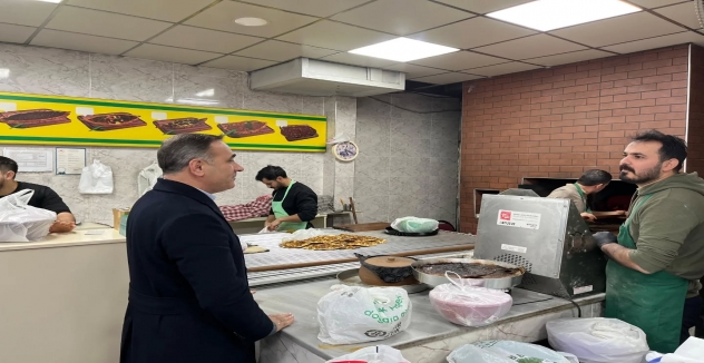 AK Parti Sultangazi İlçe Başkanı İmdat Kamacı’dan 50. Yıl Mahallesi’nde Esnaf Ziyareti