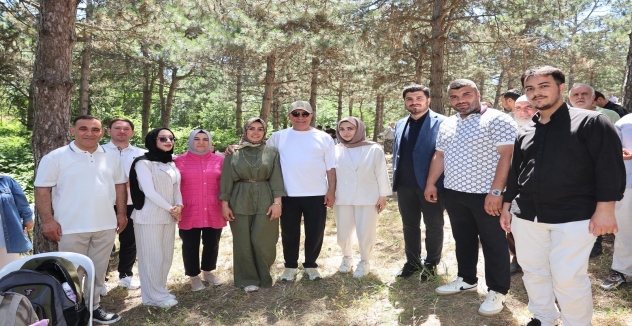 AK Parti Sultangazi Teşkilatı Piknikte Buluştu: Birlik ve Beraberlik Mesajı