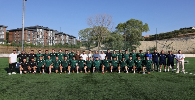 Arnavutköy Belediyespor’da Şampiyon Gençler A Takımda