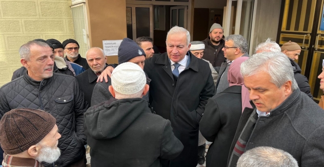 Av. İsmail Ergüneş Kumluçiftlik Camii’nde Vatandaşlarla Buluştu