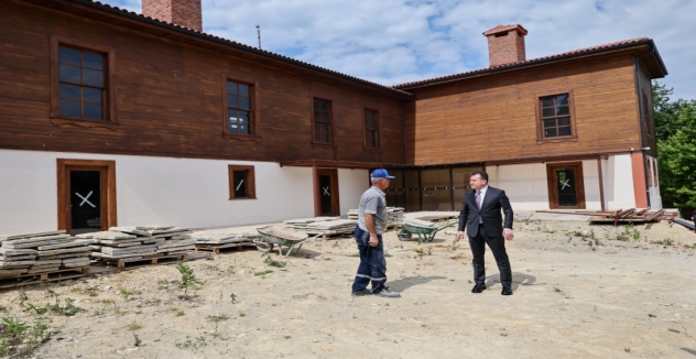 Başkan Balcıoğlu, Eski Belediye Binasında yürütülen çalışmaları inceledi