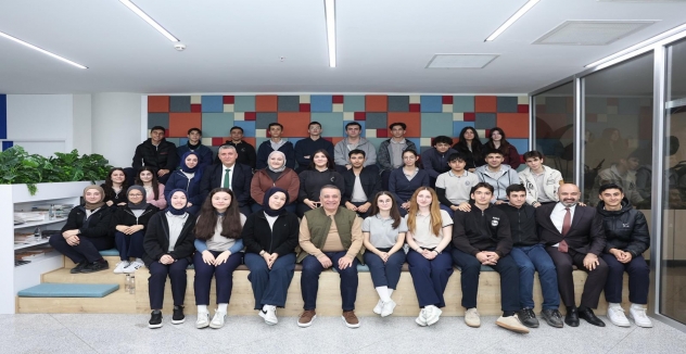 Başkan Dursun Gençlerle Bir Arada