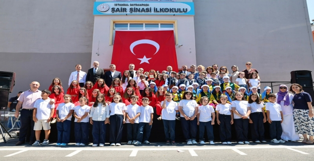 Başkan Vekili İbrahim Akın, öğrencilerin karne sevincine ortak oldu