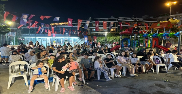 BEYOĞLU’NDA YAZ AKŞAMLARININ EĞLENCESİ AÇIK HAVA SİNEMASI
