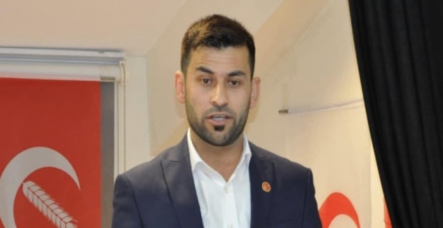 Ensar Acar Yeniden Refah Partisi'nde  istifa ettiğini duyurdu.