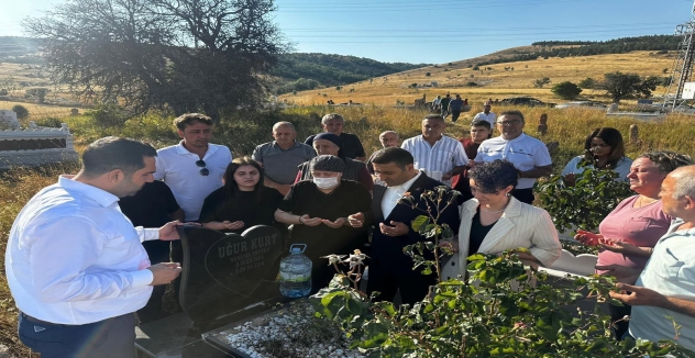 İnan Güney’den Uğur Kurt’un Mezarı Başında Duygusal Anma