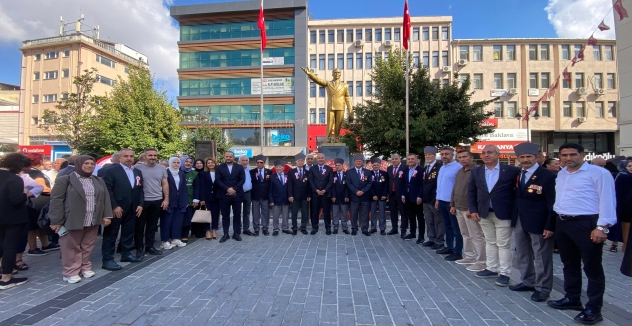 İsmail Ergüneş, 30 Ağustos Zafer Bayramı Törenine Katıldı