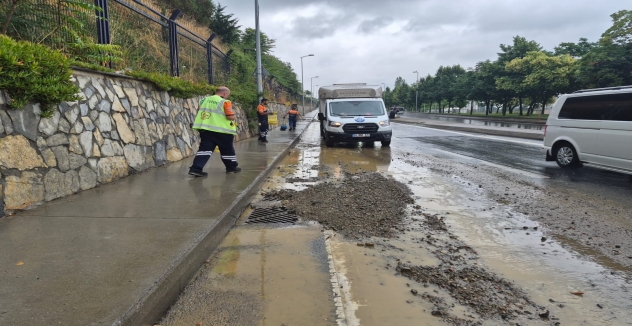 İSTANBUL’DA SAĞANAK ETKİLİ OLUYOR İBB, KUVVETLİ SAĞANAK YAĞIŞA KARŞI SAHADA  5 BİN 726 PERSONEL İLE TEYAKKUZ DURUMU